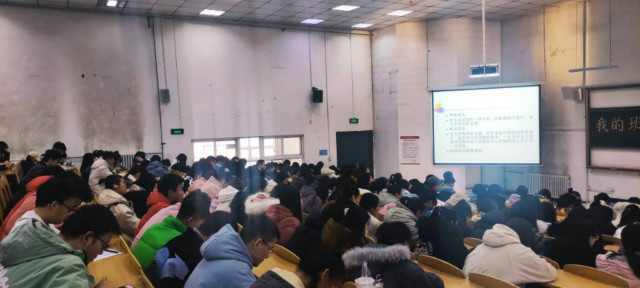 【辅导员说完满】我的班级我做主——经济与管理学院开展“我的班级我做主”主题年级会