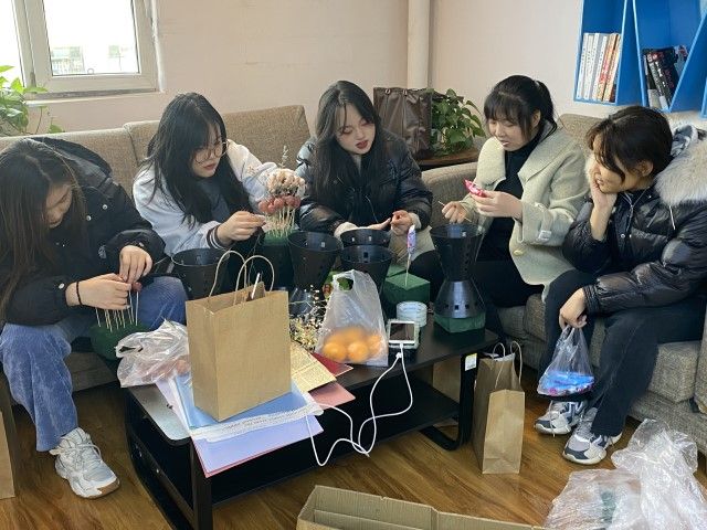 【完满班级】世间花卉皆美 手工花束与仪式感的碰撞——艺术传媒学院视觉传达设计2104班完满班级活动