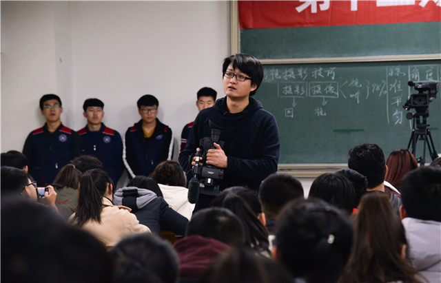 数百余名信院学子做客第十三期“创客视界”传媒沙龙