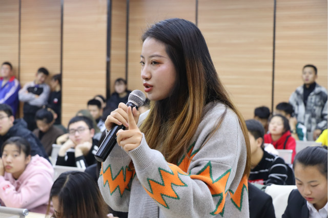 唇枪舌战 刻绘青春锋芒——“舌战群儒”经济与管理学院第八届辩论赛