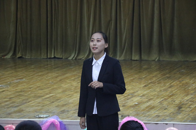 【迎新纪实】最美不过初相见——外语系开展2018级新生见面会