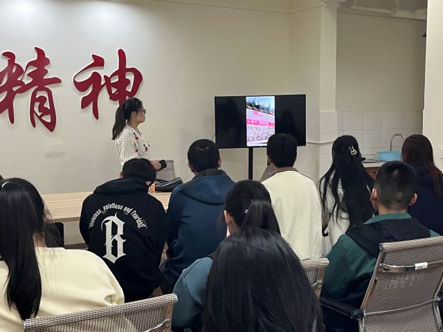 缅怀革命先烈 弘扬民族精神——大数据学院、信息工程学院“星火”党员专项志愿服务队