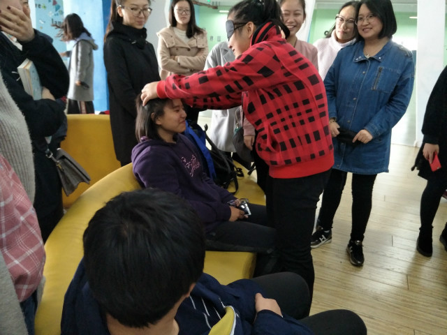 【完满班级】携手公益 温暖人心——外国语言文学系举办11月完满班级活动