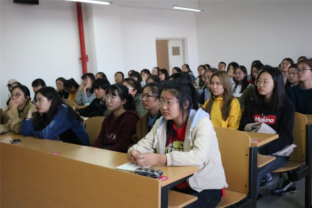 学长计划第562期:青春旅途 “奔跑”的最好的礼物 ——外语系第79期学长计划之“专业讲解新风尚 学长计划你我行”