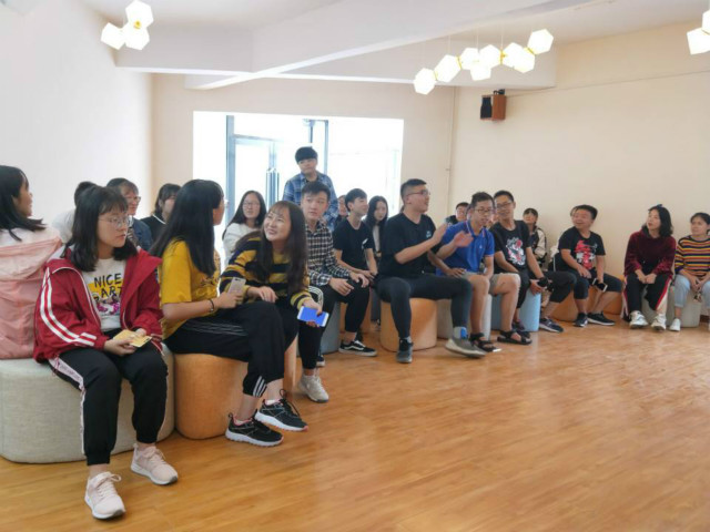 【完满班级】重拾青春的歌——淬炼商学院九月完满班级主题活动（四十五）