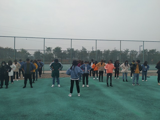 【完满班级】挥洒童趣 舞动青春