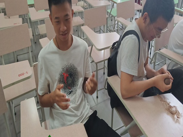 【完满班级】匠心独韵 放飞梦想——艺术传媒学院动画1801班“摩拳擦掌 大展身手”创意泥塑比赛