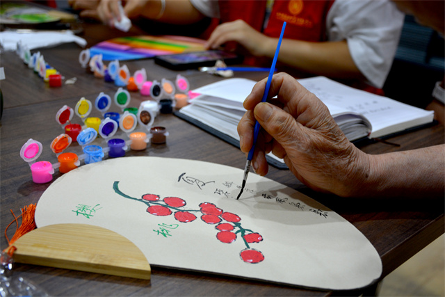 【三下乡】潺潺志愿暖人心 涓涓孝情润留义——淬炼商学院青年益行国情观察实践团