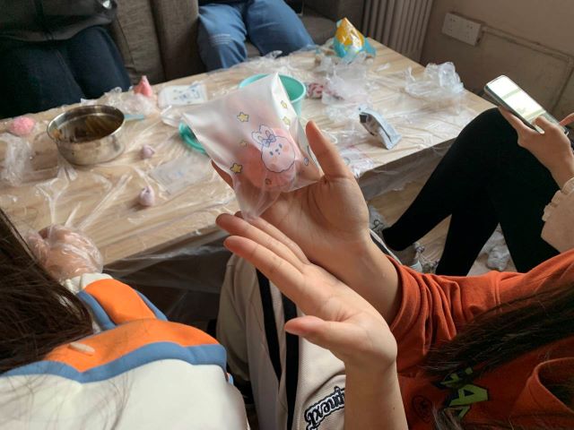 【完满班级】“巧”手动工正青春 “运”育未来绽风华——商务英语学院英语2102班完满班级活动