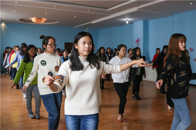 第八期“她说·女生学堂”：蹁跹曼舞 燃拉丁之梦