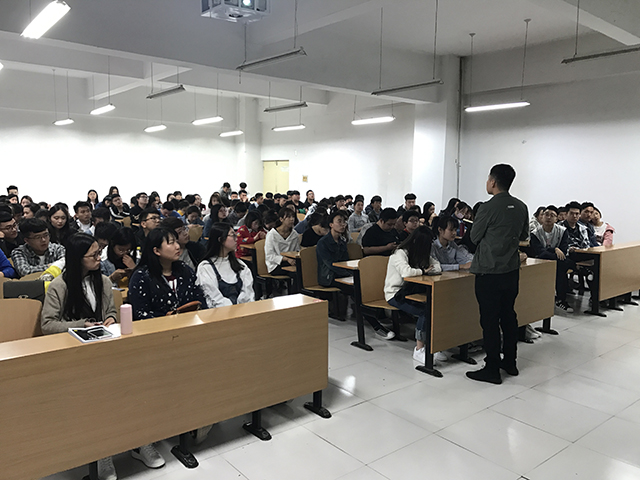 【辅导员说完满】十字路口处 去坚持自己的选择——艺术传媒系辅导员说完满之职业生涯规划主题年级会