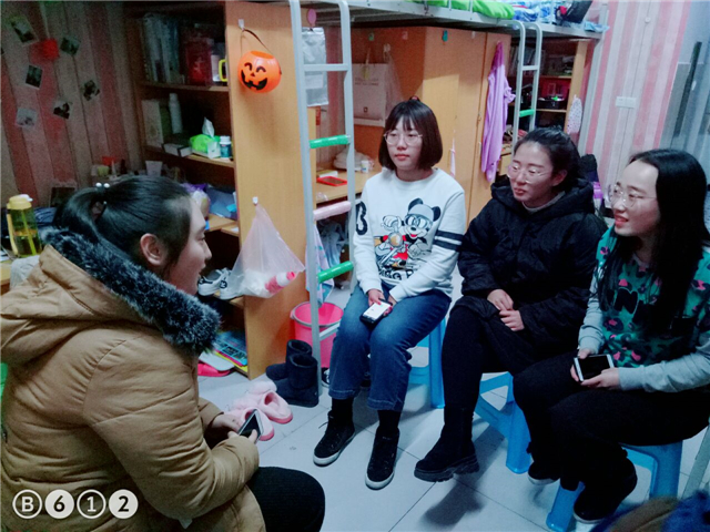 斯是陋室 唯有温馨——淬炼商学院举办第一届“宿舍访谈录”走访活动