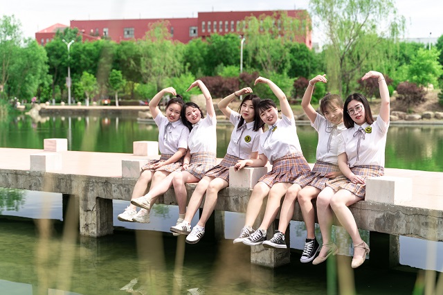 前行第179期：4秒拍下的毕业照 定格下的却是4年最美的青春