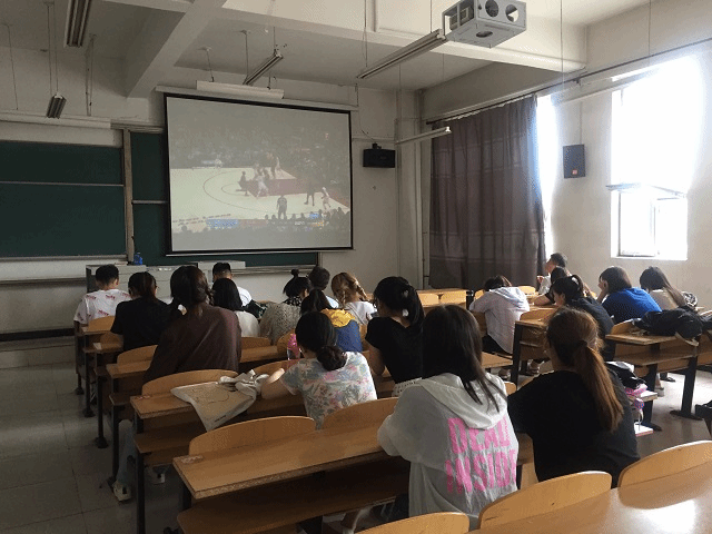 【完满班级】弘扬体育精神 拥抱健康人生——食品与环境学院食品1802班班级体育精神宣讲