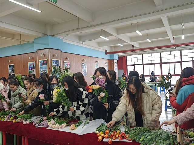 用花之语 缤纷一冬——食品与环境学院“缤纷绿趣 多肉联萌”创意多肉花捧大赛