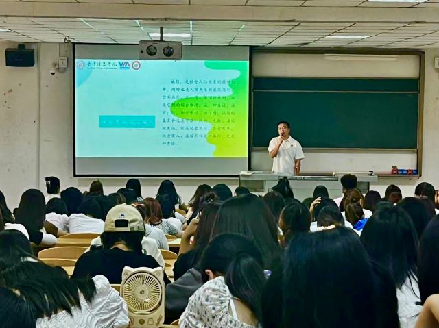 脚步行而不辍 前途万里可期——商务英语学院六月辅导员说完满合集