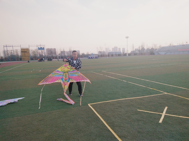 【完满班级】放飞梦想 ——大数据学院数媒1601班风筝大赛