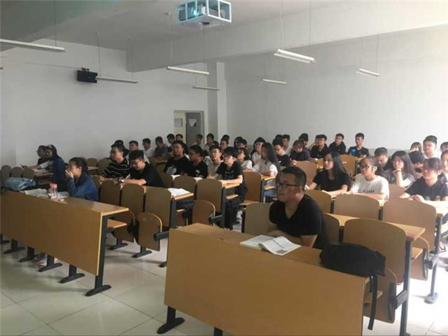 【完满班级】丢掉手机束缚 重启课堂魅力——信工系计科1701、1702班举办“无手机课堂”完满班级活动