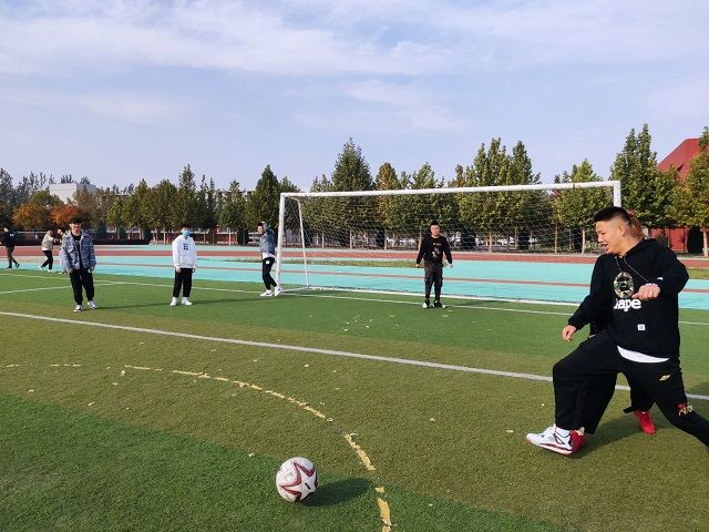 【完满班级】体育使校园充满活力 校园因体育勃发生机——环设1803班快乐足球班级赛