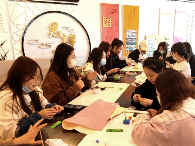 与春相约 花期不误——商务英语学院四月上旬完满团支部活动集锦