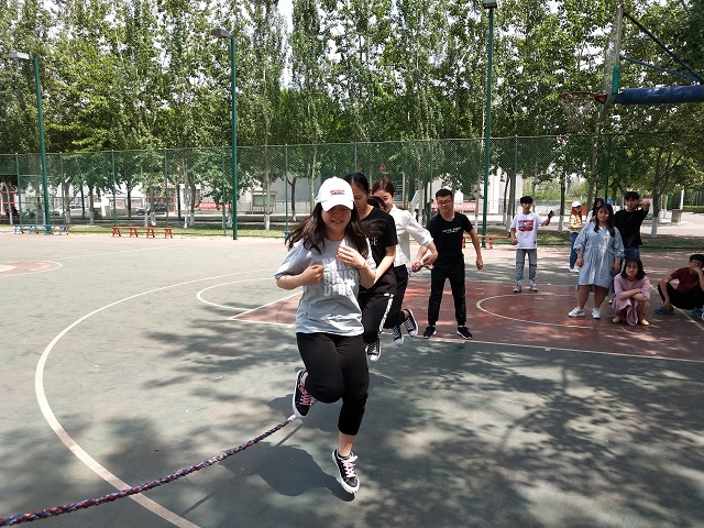 【完满班级】“跃动青春 活力无限”团队协作之跳大绳比赛