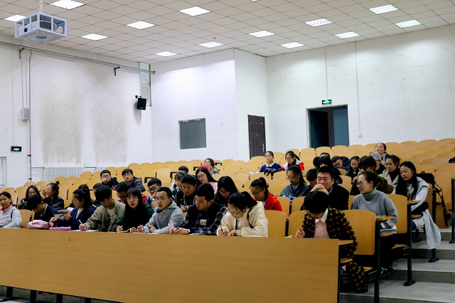 天下英雄出我辈  江湖风云许“信院”——环科系举办2017级“辅导员说完满”活动