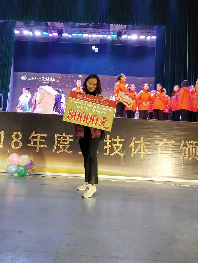 闪光的信院第253期：华丽绽放 舞姿飞扬 点亮梦想 这是“信院舞娘”龙起璞的故事。