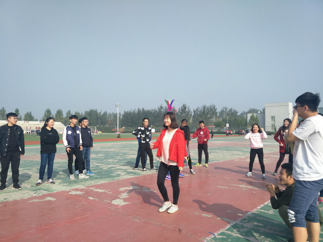 【完满班级】脚上跃动五彩毽球 球网捕捉青春微光——物流1602班举办完满班级活动