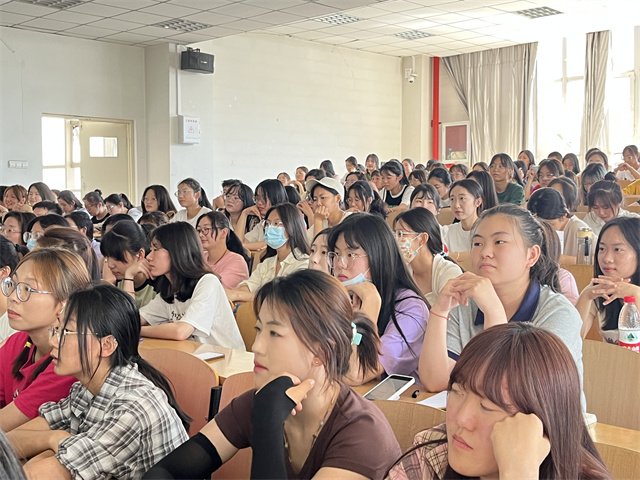 【辅导员说完满】晓刚柔并济 享无惧青春——淬炼·国际商学院2022级辅导员说完满活动