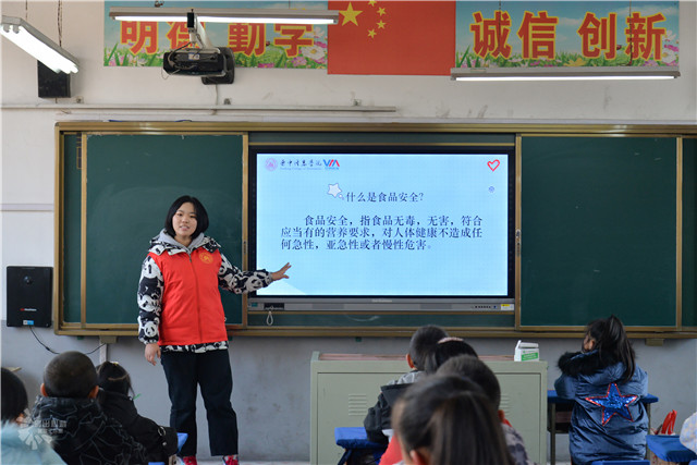 让花蕾在阳光下绽放——我校志愿者为范村小学捐赠“小梦想+”爱心图书角