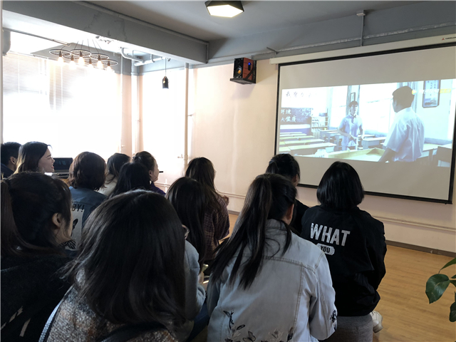 【完满班级】淬炼商学院11月完满班级主题活动回顾（一）——营销1703班举办“青春与电影之‘我的影子’”主题活动