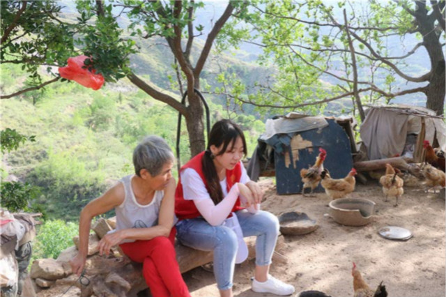 【三下乡】志愿者风采：让我们做一天您的孩子吧