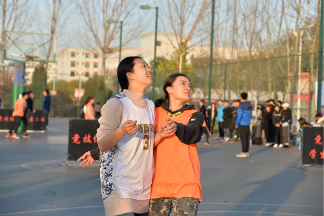 青马骨干班学员在冬日用团队篮球诠释最燃青春故事