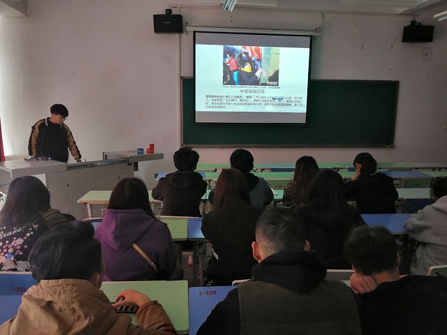 【完满班级】学习雷锋精神 跟进时代新风——艺术传媒学院环设1805班举办“学雷锋,我在行动”雷锋事迹宣读活动