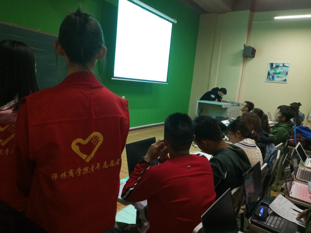 淬炼商学院开展办公软件培训会