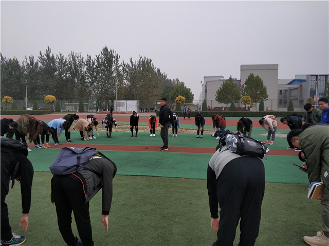 【完满班级】勇迎寒风 享受运动——淬炼商学院十月完满班级主题活动（四十五）