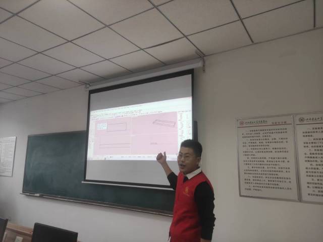 学习3D打印 探索新世界——大数据学院、信息工程学院“e路同行”科技文化蓝海行动计划之第36期PC大讲堂