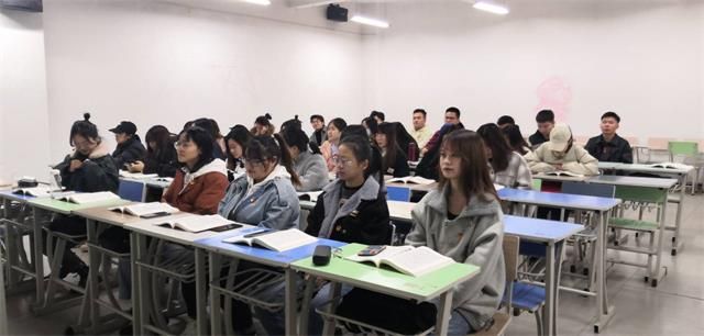 【主题团日活动】贯彻新思想 开拓新发展——艺术传媒学院2018级视觉1804班主题团日活动