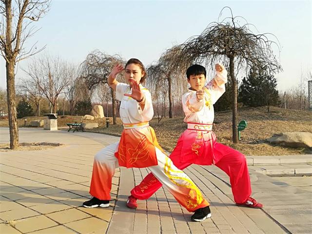 【达人秀】绝代双骄出新奇 中华武术继传承——与逍遥泠的热血对话