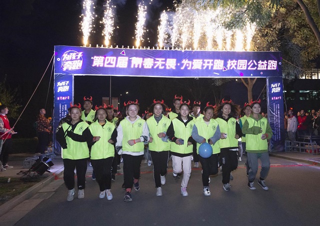 志愿之星•原嘉君:用温热的初心 触碰世界