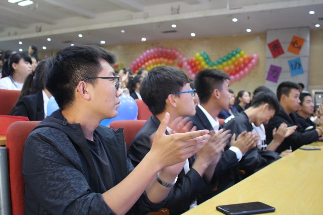聚是一团火 散是满天星——淬炼商学院开展第一期学生干部培训大会