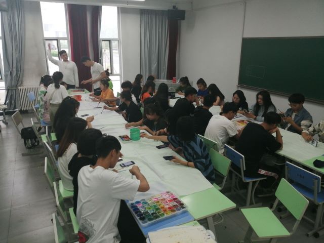 【完满班级】我意知匠心 指尖铸艺情 ——艺术传媒学院视觉1803班玩转太空泥完满班级活动