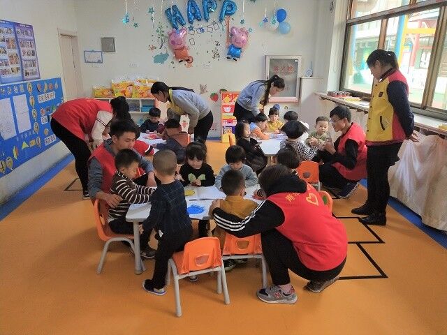 【完满班级】孩子 愿你永远笑靥如花美如颜——信工系计科1701班举办“小手牵大爱”公益完满班级活动