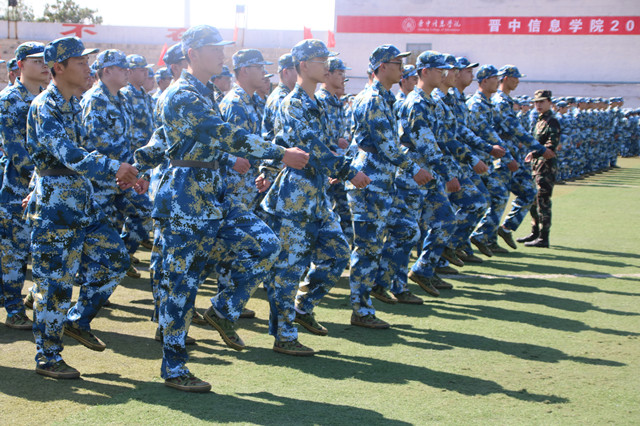 英姿飒爽 青春正当时——21级智院学子军训纪实