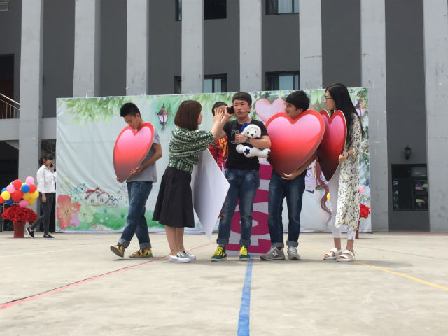 【戏剧节】不悔梦归处  只恨太匆匆——《匆匆那年之谷镇》露天剧场首演