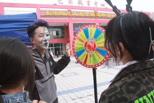 【戏剧节】寓教于乐 戏剧推广——记远景学院“艺·行”摊活动成功举办