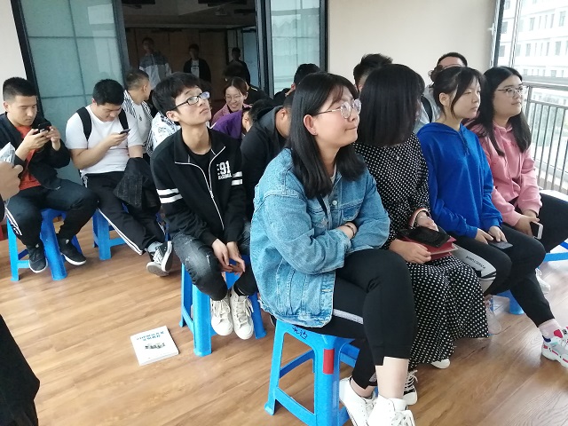 【完满班级】青春梦 中国梦——网工1701“青春与祖国同行 责任伴祖国共进”主题班会