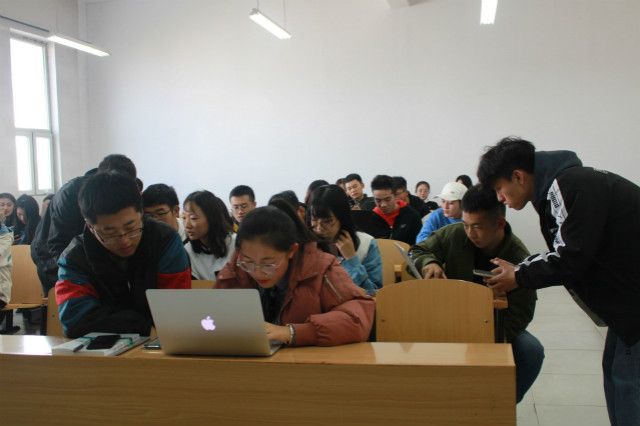 交流中提升 实践中成长—经济与管理学院开展团总支学生组织“少年当担当,共筑中国梦”智慧团建班团培训会