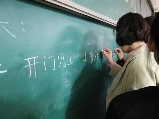 【完满班级】迈开步伐 践行公益——淬炼商学院举办“善”行青春主题活动（七）