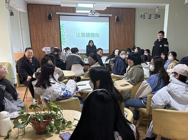 【完满团支部】传递雷锋精神 争做时代新人——商务英语学院英语2210班完满团支部活动